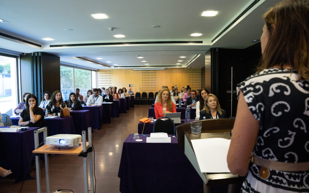 Éxito de participación en la jornada informativa sobre prevención del acoso laboral celebrada en el Hotel NH Collection de Santiago de Compostela